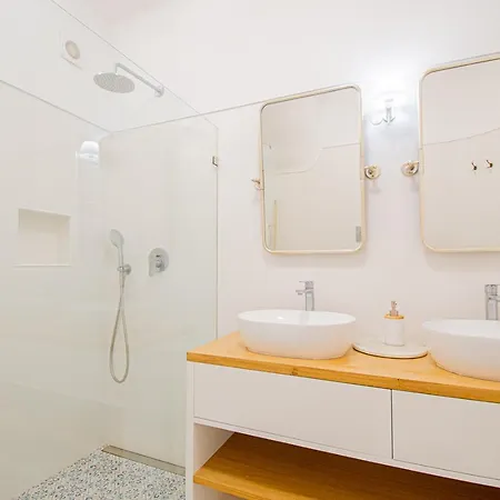 Сasa de vacaciones Casa Mel - Stylish 3-bed Townhouse With Pool *