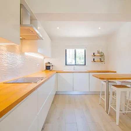 Сasa de vacaciones Casa Mel - Stylish 3-bed Townhouse With Pool *