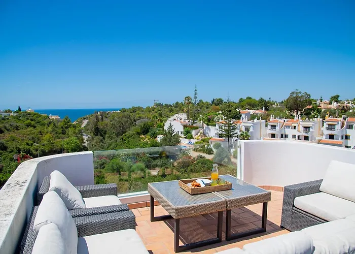 Vakantiehuis Casa Mel - Stylish 3-bed Townhouse With Pool