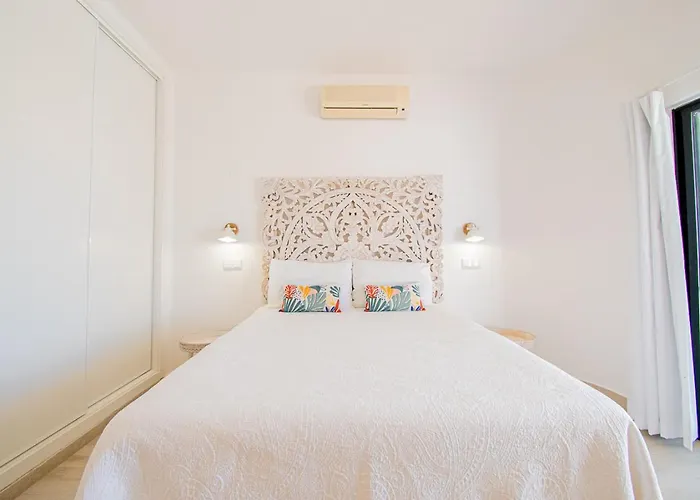 Casa Mel - Stylish 3-bed Townhouse With Pool Vakantiehuis *