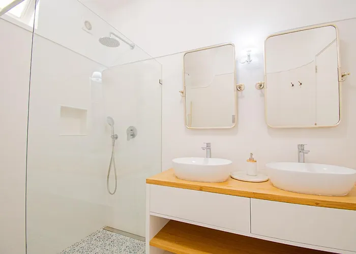 Vakantiehuis Casa Mel - Stylish 3-bed Townhouse With Pool *