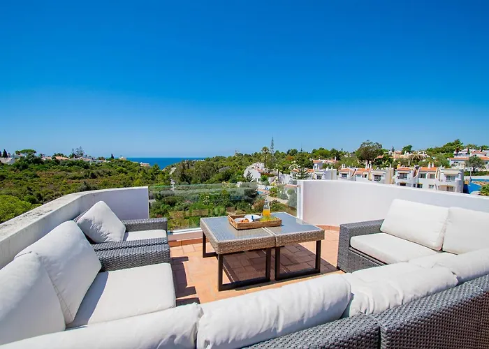 Vakantiehuis Casa Mel - Stylish 3-bed Townhouse With Pool