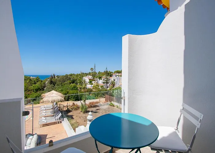 Vakantiehuis Casa Mel - Stylish 3-bed Townhouse With Pool