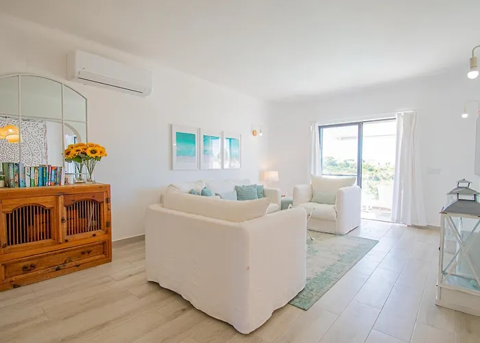 Vakantiehuis Casa Mel - Stylish 3-bed Townhouse With Pool Carvoeiro (Lagoa)