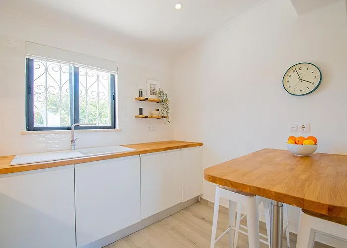 Vakantiehuis Casa Mel - Stylish 3-bed Townhouse With Pool Carvoeiro (Lagoa)