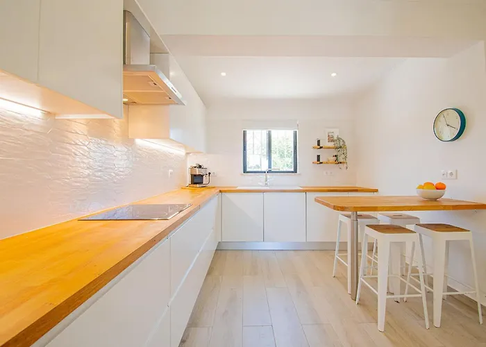 Vakantiehuis Casa Mel - Stylish 3-bed Townhouse With Pool *