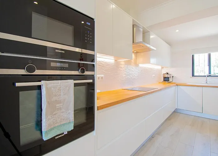 Casa Mel - Stylish 3-bed Townhouse With Pool Vakantiehuis Carvoeiro (Lagoa)