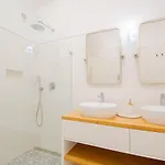 Сasa de vacaciones Casa Mel - Stylish 3-bed Townhouse With Pool *