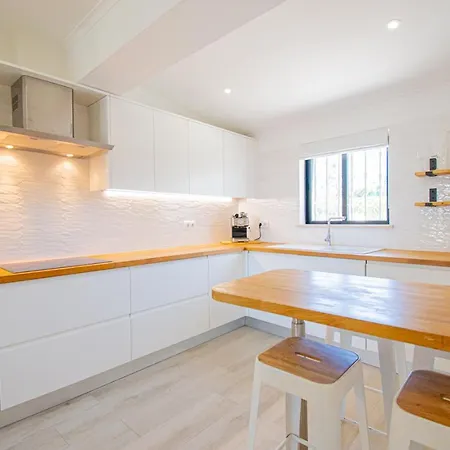 Holiday home Casa Mel - Stylish 3-bed Townhouse With Pool *