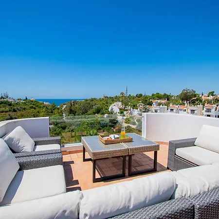 Hébergement de vacances Casa Mel - Stylish 3-bed Townhouse With Pool